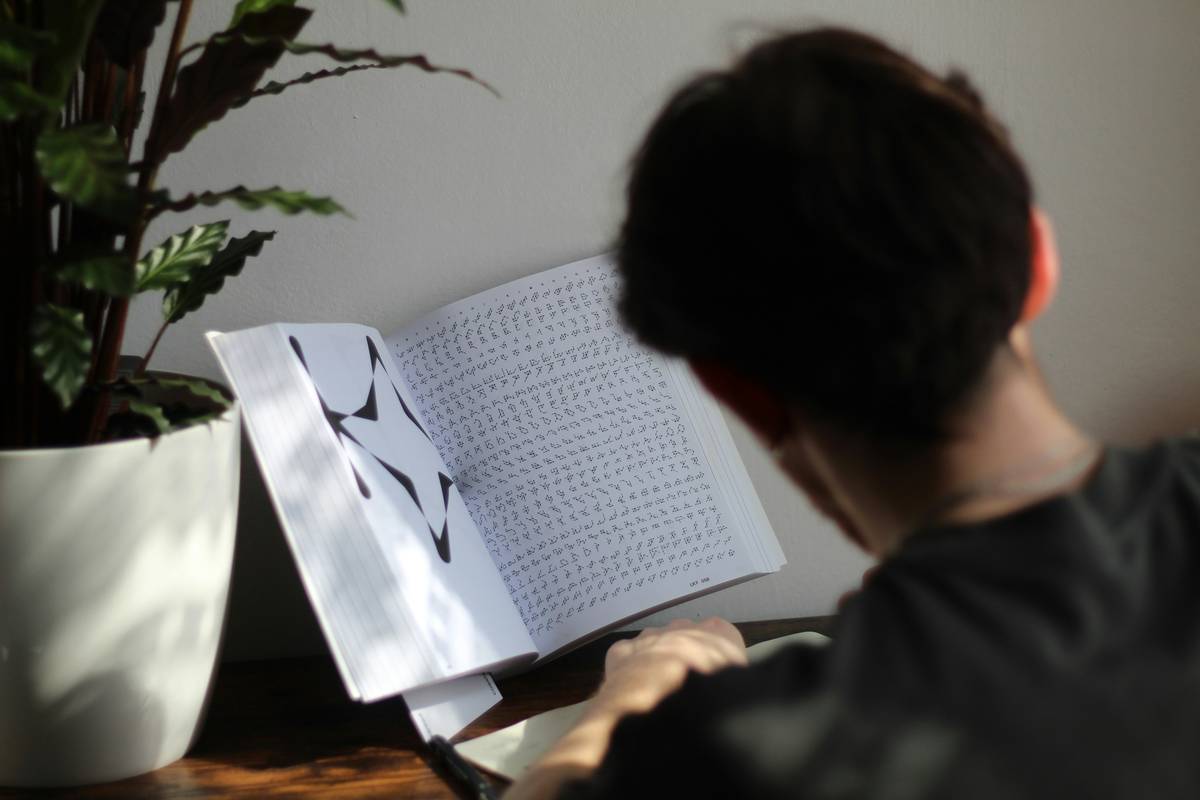 GRE Verbal Preparation Guide: Crush Confusing Passages and Ace Text Completion Like a Pro