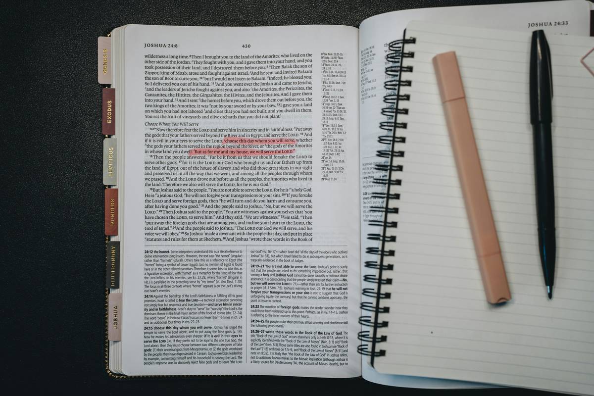 Collection of best gre books pdf for verbal reasoning prep on desk